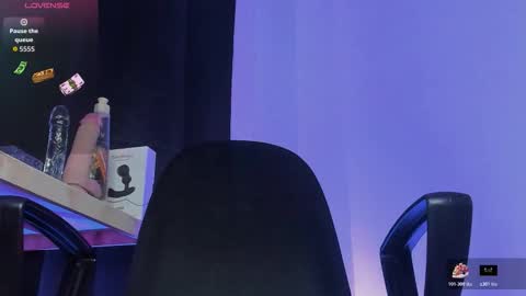  independent model online show from February 6, 11:19 pm