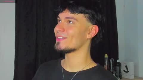 Snapshot of manu__05 chatting on May 21, 2:07 am independent model online show from May 21, 2:07 am