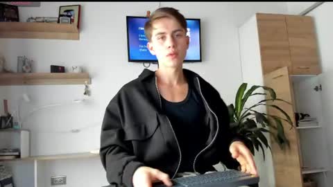 manucute 23  online show from June 15, 3:14 pm