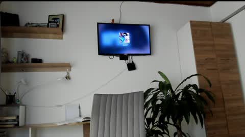 manucute 23  online show from June 18, 3:38 pm