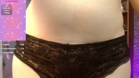 Snapshot of manue_bela chatting on February 4, 8:17 pm Angela online show from February 4, 8:17 pm