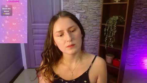Snapshot of manue_bela chatting on February 17, 11:13 am Angela online show from February 17, 11:13 am