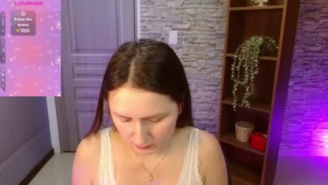Snapshot of manue_bela chatting on February 22, 11:13 am Angela online show from February 22, 11:13 am