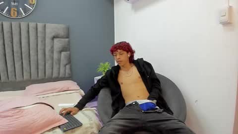 Manuel Rivero online show from March 12, 4:18 am