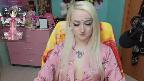Snapshot of manuela_unicorn chatting on June 3, 4:37 am Manuela online show from June 3, 4:37 am