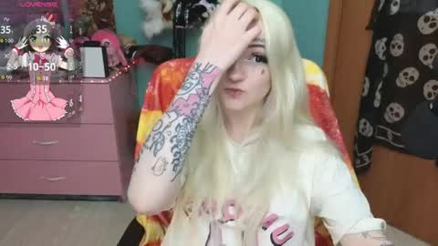 Snapshot of manuela_unicorn chatting on June 4, 3:07 pm Manuela online show from June 4, 3:07 pm