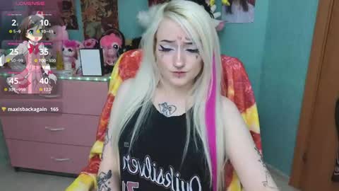 Snapshot of manuela_unicorn chatting on June 7, 3:38 pm Manuela online show from June 7, 3:38 pm