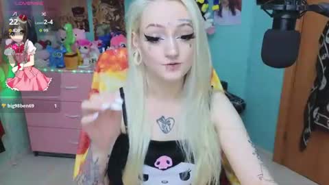 Manuela online show from July 8, 4:22 pm