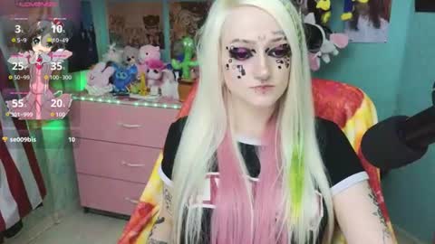 Manuela online show from July 23, 5:55 pm