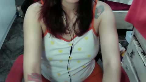 Snapshot of manuescarlate13 chatting on April 16, 1:50 am Manu Escarlate online show from April 16, 1:50 am