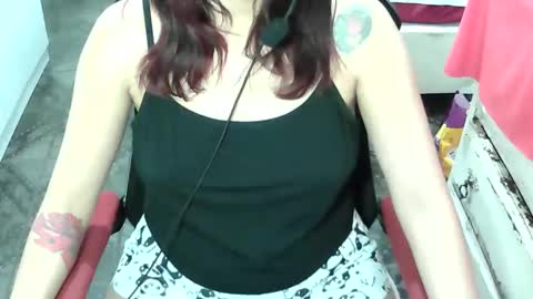 Snapshot of manuescarlate13 chatting on April 28, 2:27 am Manu Escarlate online show from April 28, 2:27 am