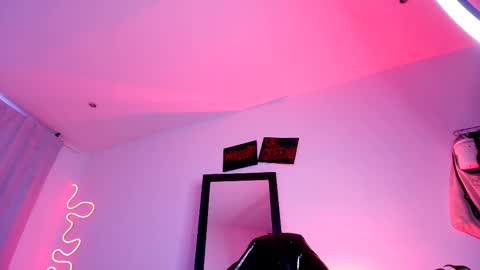 manuevans10 online show from September 18, 2:19 pm