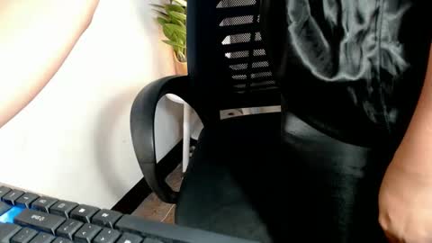 Snapshot of mar_marie chatting on May 16, 10:47 am mar_marie online show from May 16, 10:47 am