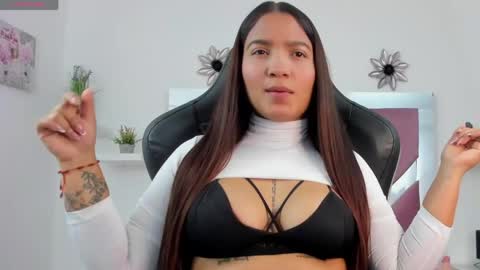 Snapshot of mara_blakee chatting on May 20, 12:11 pm mara_blakee online show from May 20, 12:11 pm