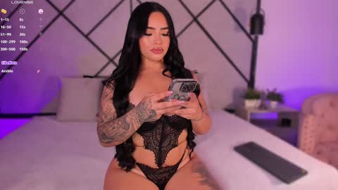 Snapshot of mara_martinez chatting on December 9, 4:56 am online show from December 9, 4:56 am