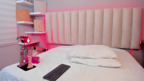 Snapshot of maraia_ford chatting on October 2, 8:49 pm Mara online show from October 2, 8:49 pm