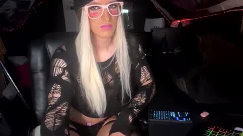 Snapshot of marajadexd chatting on October 12, 8:35 am mara jade online show from October 12, 8:35 am