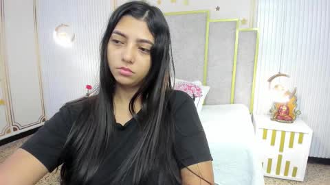 Snapshot of maraluna_ chatting on November 16, 11:38 am Maraluna online show from November 16, 11:38 am