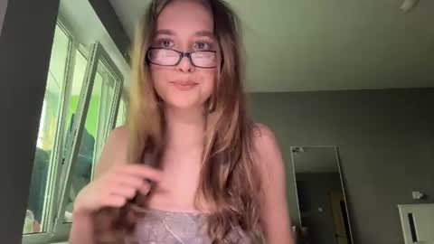 Snapshot of marandasgueglia chatting on August 6, 8:27 am Mia online show from August 6, 8:27 am