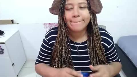 Snapshot of marasilk chatting on November 28, 1:25 pm Mara Silk online show from November 28, 1:25 pm