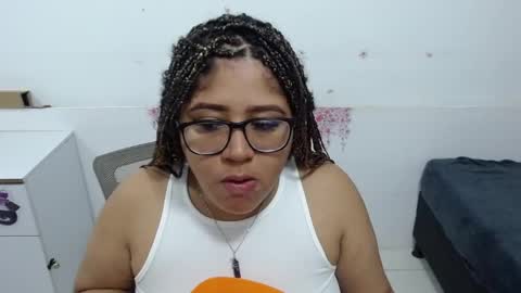 Snapshot of marasilk chatting on December 2, 12:54 pm Mara Silk online show from December 2, 12:54 pm