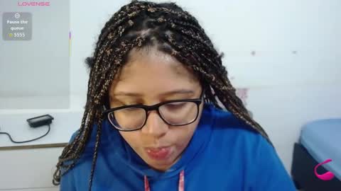 Snapshot of marasilk chatting on December 15, 12:42 pm Mara Silk online show from December 15, 12:42 pm