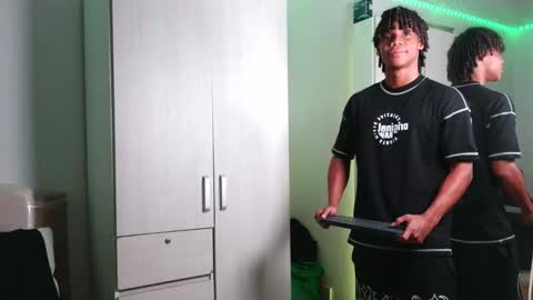 Snapshot of marcelo_dosantos77 chatting on February 13, 2:57 pm MARCELO online show from February 13, 2:57 pm