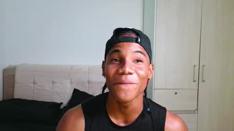 Snapshot of marcelo_dosantos77 chatting on February 21, 6:42 pm MARCELO online show from February 21, 6:42 pm