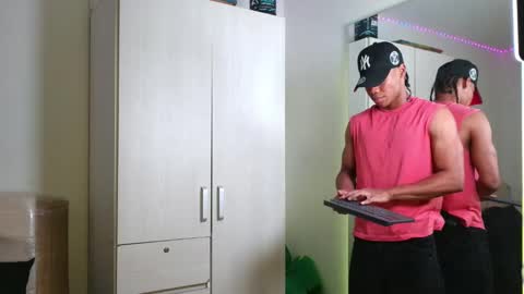Snapshot of marcelo_dosantos77 chatting on February 22, 7:45 pm MARCELO online show from February 22, 7:45 pm