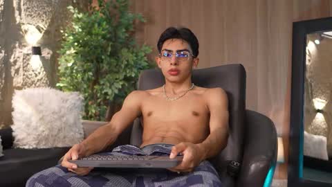 Marco and Ethan online show from December 4, 7:44 pm