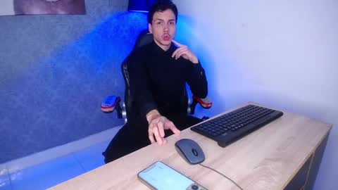 Snapshot of marcus_hanks chatting on February 17, 4:20 am Marcus Hanks online show from February 17, 4:20 am