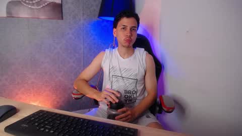 Snapshot of marcus_hanks chatting on February 20, 10:59 pm Marcus Hanks online show from February 20, 10:59 pm