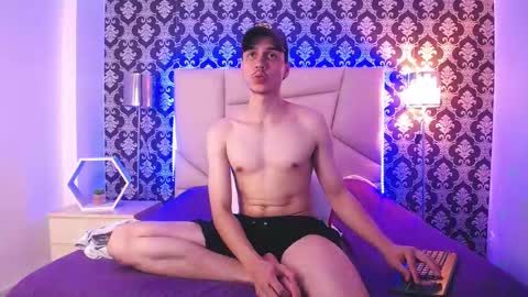 Snapshot of marcus_hanks chatting on February 25, 5:25 pm Marcus Hanks online show from February 25, 5:25 pm