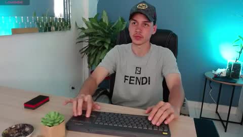 Snapshot of marcus_hanks chatting on March 1, 4:47 am Marcus Hanks online show from March 1, 4:47 am