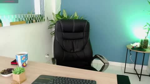 Snapshot of marcus_hanks chatting on March 1, 6:32 pm Marcus Hanks online show from March 1, 6:32 pm