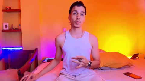 Snapshot of marcus_hanks chatting on September 22, 4:36 am Marcus Hanks online show from September 22, 4:36 am