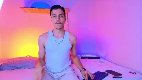 Snapshot of marcus_hanks chatting on November 4, 4:33 am Marcus Hanks online show from November 4, 4:33 am