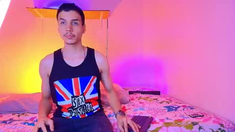 Snapshot of marcus_hanks chatting on November 9, 5:17 am Marcus Hanks online show from November 9, 5:17 am