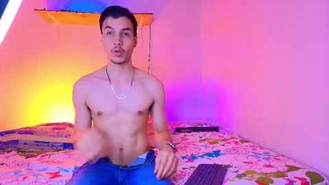 Snapshot of marcus_hanks chatting on November 22, 6:45 am Marcus Hanks online show from November 22, 6:45 am