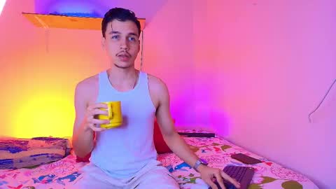 Snapshot of marcus_hanks chatting on December 3, 3:03 am Marcus Hanks online show from December 3, 3:03 am