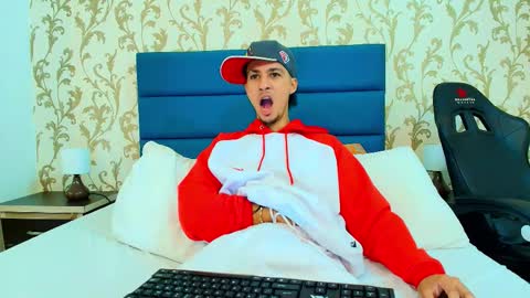 Snapshot of marcus_jeron chatting on November 25, 10:10 pm marcus_jeron online show from November 25, 10:10 pm