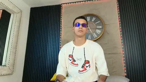Snapshot of marcus_jeron chatting on May 10, 9:09 pm marcus_jeron online show from May 10, 9:09 pm