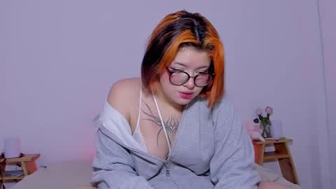 Snapshot of marcy_grey chatting on December 3, 12:13 am danna online show from December 3, 12:13 am