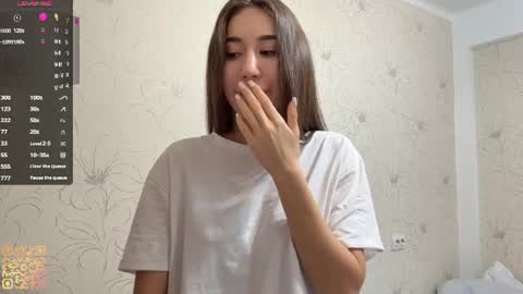 Snapshot of margaretawieczorek chatting on June 20, 4:48 am Emily online show from June 20, 4:48 am