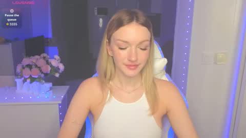 Snapshot of margaretsweet1 chatting on October 14, 1:06 am Margaret online show from October 14, 1:06 am