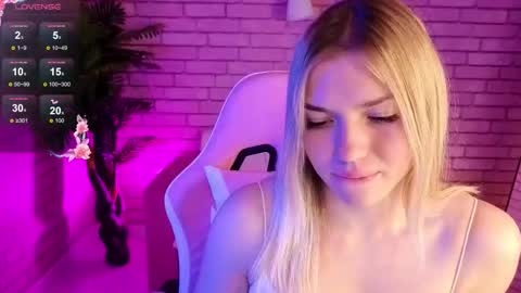 margo_robbbie online show from November 19, 1:55 pm