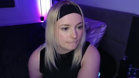 margot_robbie7 online show from April 29, 1:21 am