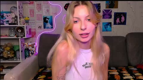 Snapshot of maria_hunt chatting on December 7, 6:21 am Maria online show from December 7, 6:21 am