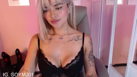 Snapshot of maria_jones chatting on September 17, 1:46 pm  Instagram soymj01 online show from September 17, 1:46 pm