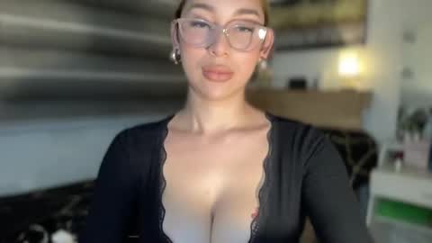 Snapshot of maria_sopia18 chatting on February 24, 11:43 am Sopia Nicart online show from February 24, 11:43 am